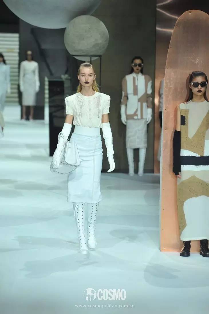 唐嫣江疏影同款,唐嫣江疏影穿搭图片