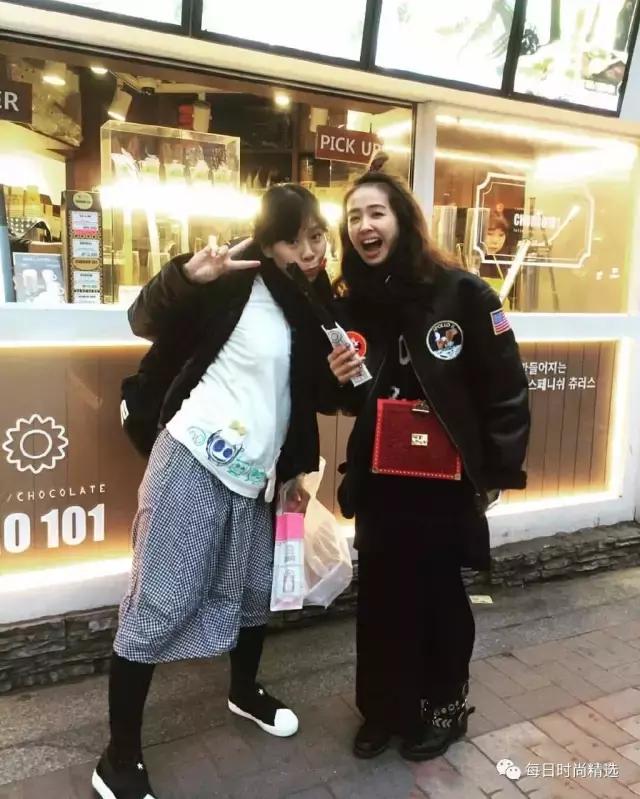 纵使她的情路坎坷，但她的时尚却让所有女人嫉妒