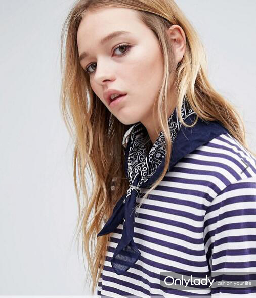 凯特王妃蓝色丝巾,凯特王妃戴丝巾