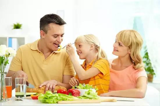 如何挑选蜂蜜的正确方法,蜂蜜怎么挑选才正宗