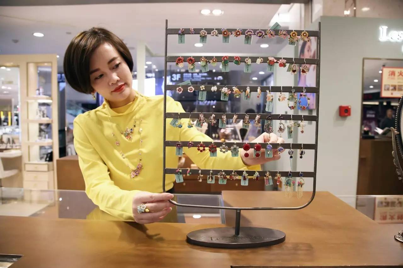 火遍ins风的蝴蝶结,小众配饰日潮