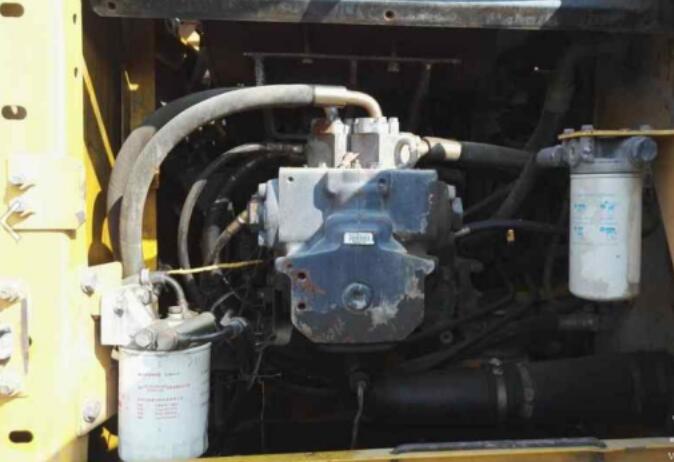 小松128大机头和小机头的区分,小松100小机头与大机头的区别