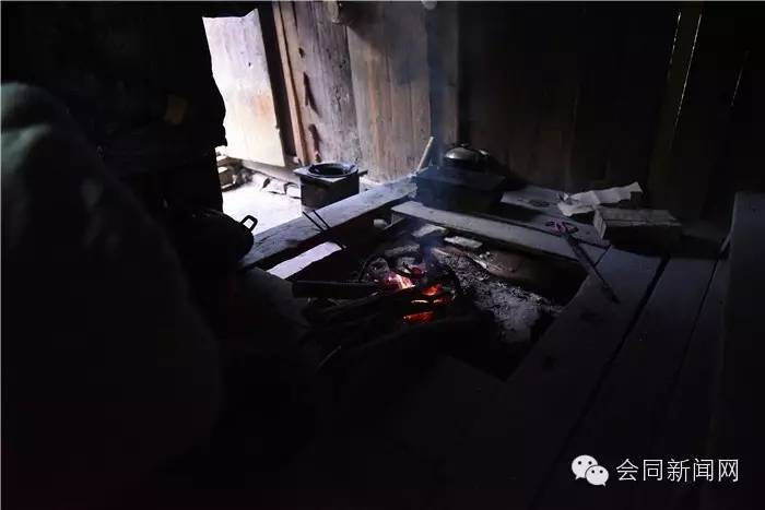 会同:昨天,欧阳海峰到道德模范家里检查年货