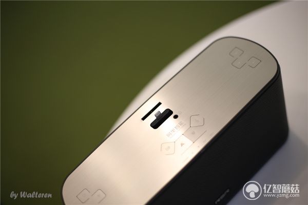 不用耳机孔一样插上就听，RSRDS909未来音响体验