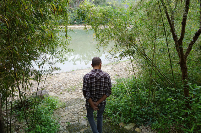 一个长得像李小龙的男人，在长泰一村子里，建了个千与千寻的奇幻世界