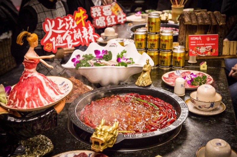 「有福利！」凤望龙门开业来，只有四人吃到最后的特辣锅，我们挑战了全素菜