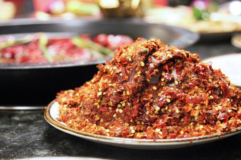 「有福利！」凤望龙门开业来，只有四人吃到最后的特辣锅，我们挑战了全素菜