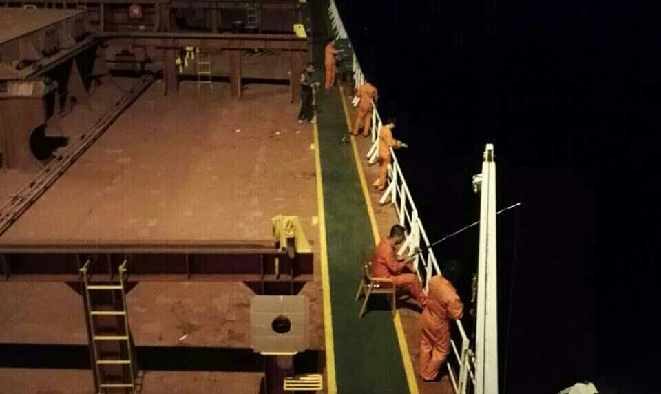 海员长期在海上的孤独感,海员在船上怎么消磨时间的