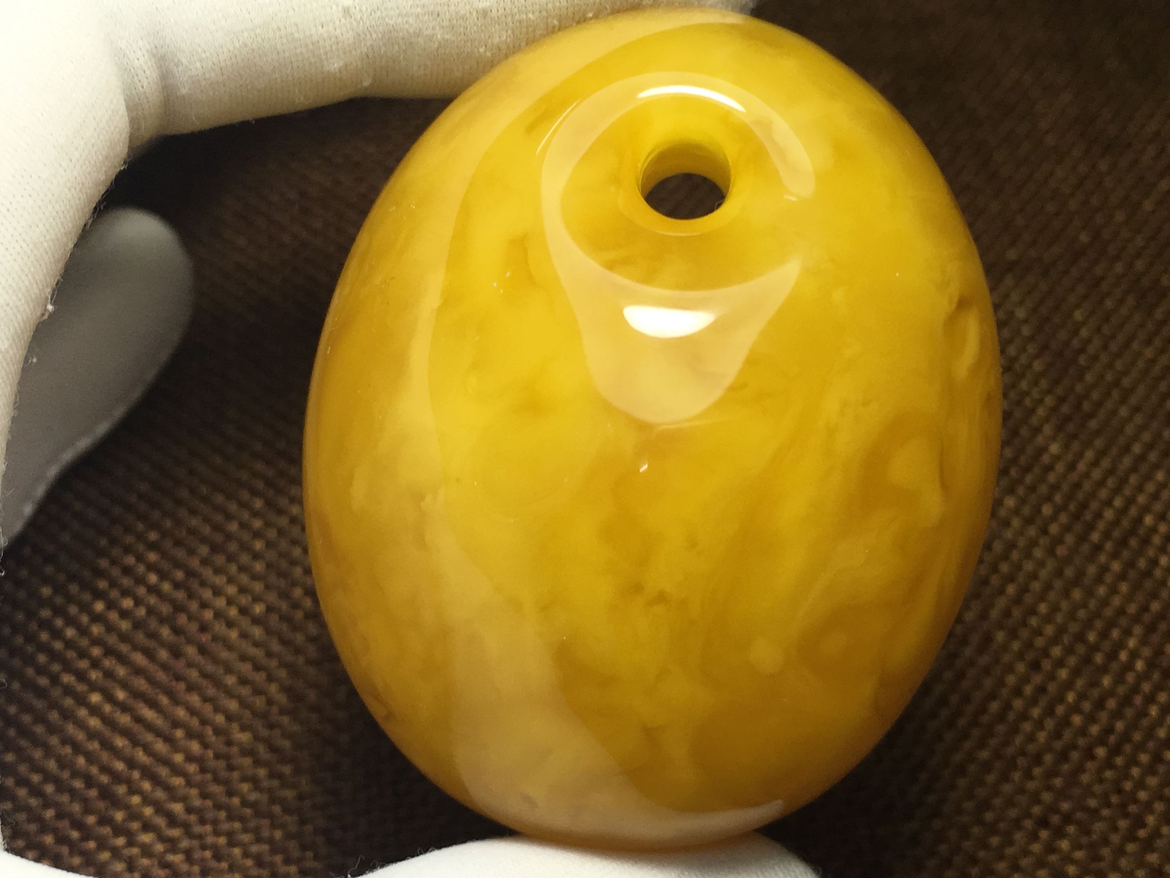 顶级老鸡油黄蜜蜡,真正的鸡油黄蜜蜡