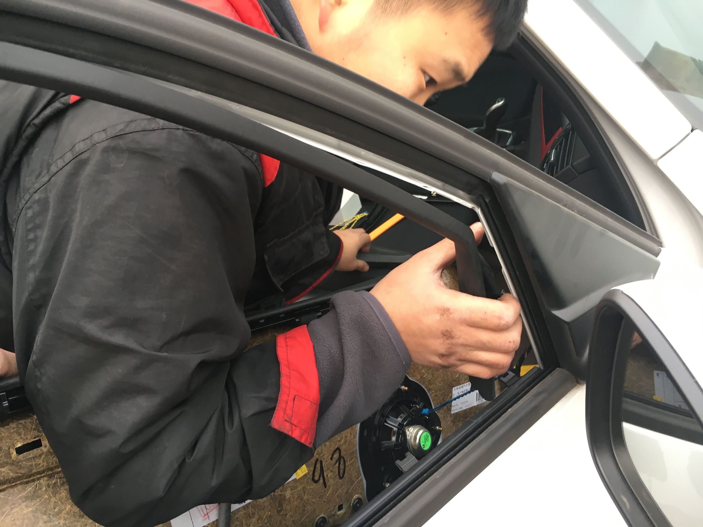 宝马x1音响无损改装教程,宝马x1改装哈曼卡顿多少钱