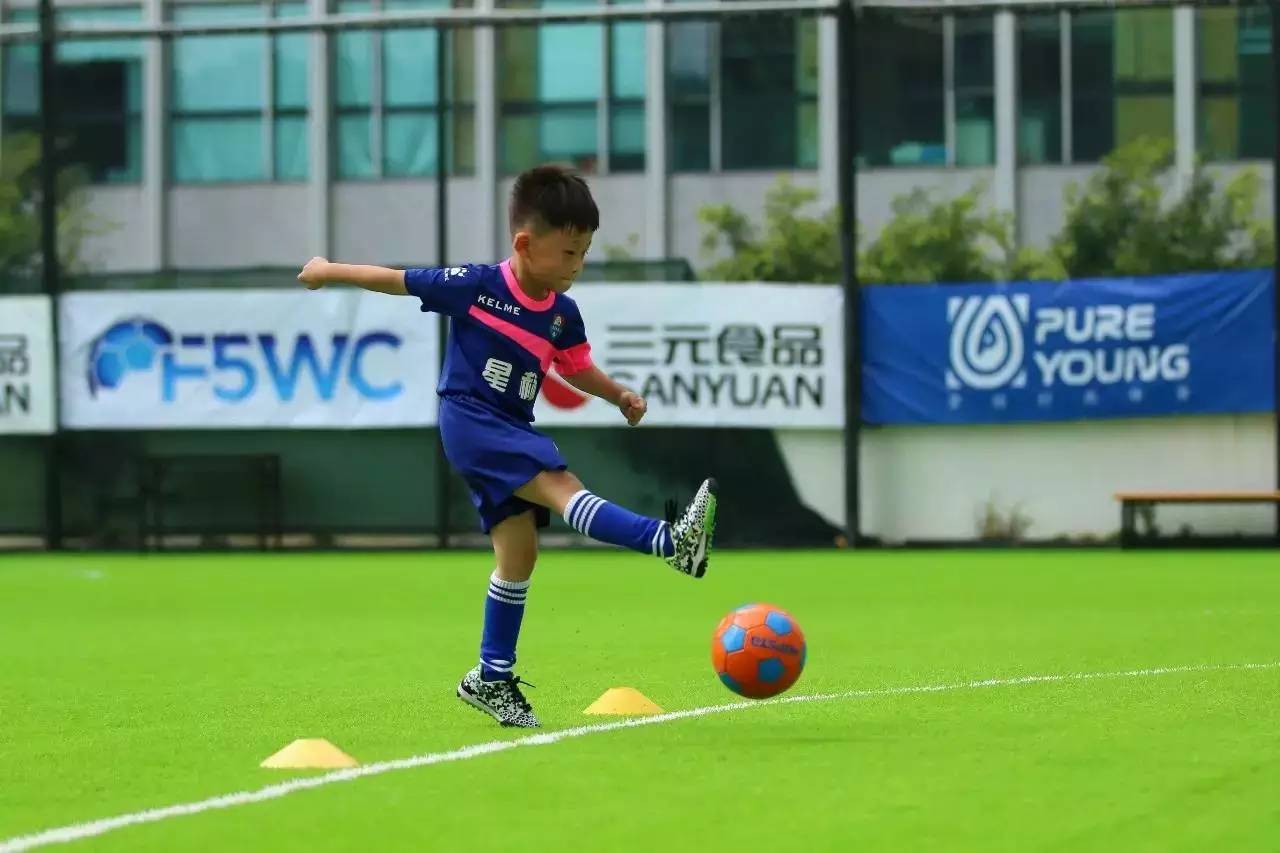 在深圳，为孩子选择足球培训，你需要知道的6件事