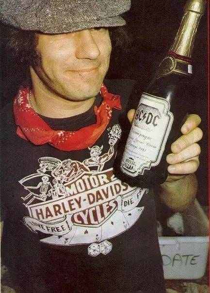 新年头一天我不劝你别的，我就劝你多喝点