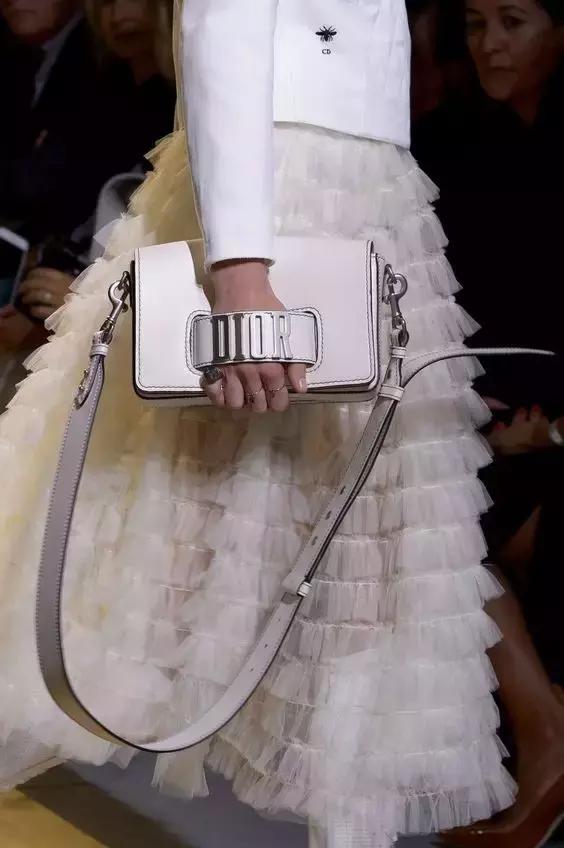 最新款包包比较,2018大牌新款包包