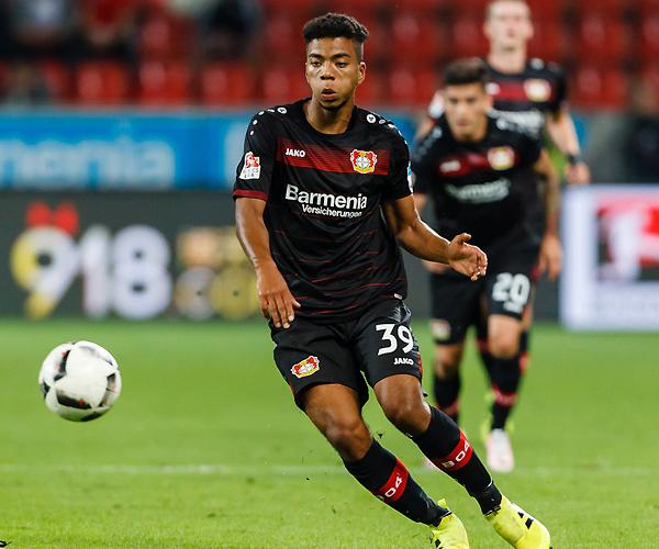 张玉宁奇迹复出,张玉宁19岁代表国家队进球视频