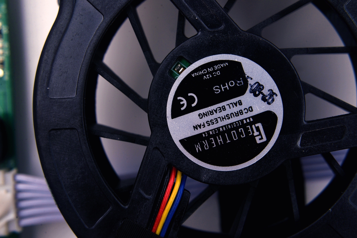 未到年二十八就扫除,晒一下我书房用的主力电脑