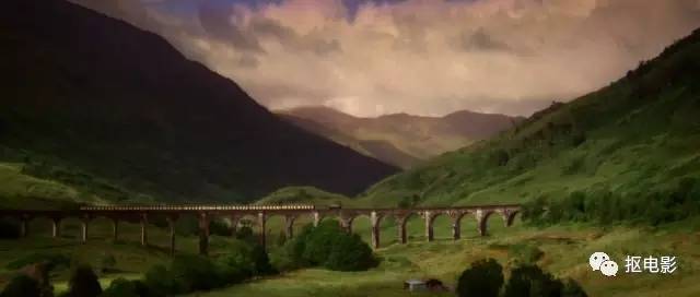 功夫瑜伽成龙和蛇,功夫瑜伽成龙带着狮子飙车