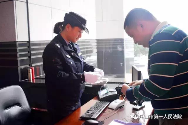 警花揭秘法警身上的法器,警花揭秘法警身上“法器”