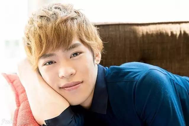 温柔嗓低音炮，论贤章美人的男神进化论