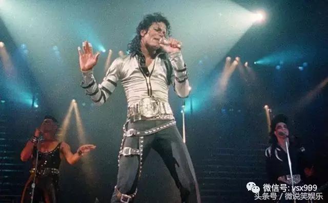 周星驰模仿李小龙跑步,周星驰模仿魔鬼终结者