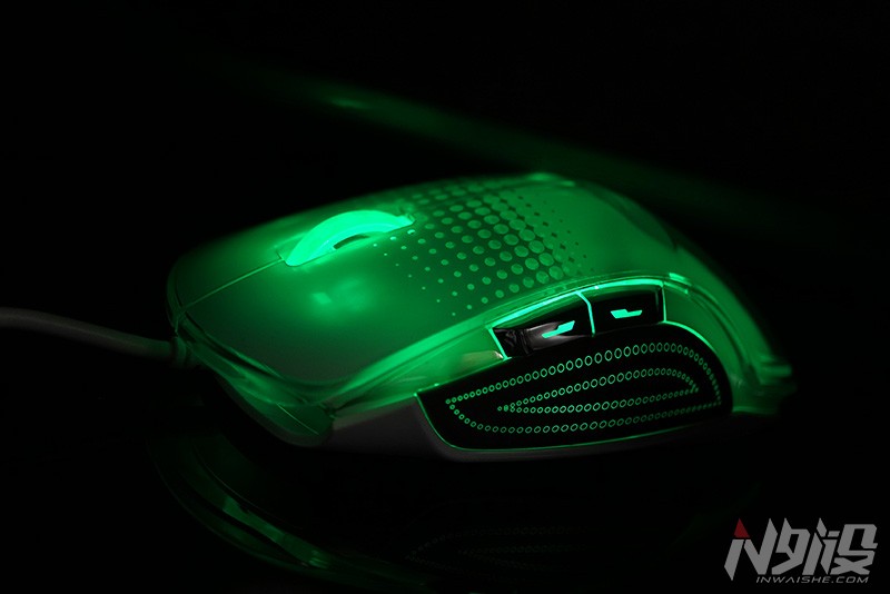 通体发光i-ROCKSIM6游戏鼠标图赏