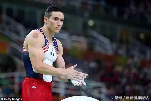 拔火罐印记是灰白颜色为什么,拔火罐的印子颜色代表了什么