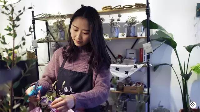 世界这么吵,90后的她却在花的世界里把文艺过成了生活!
