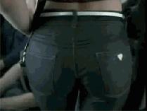 和往常一样，我的父亲喝了点酒，一场家庭*力暴**即将发生