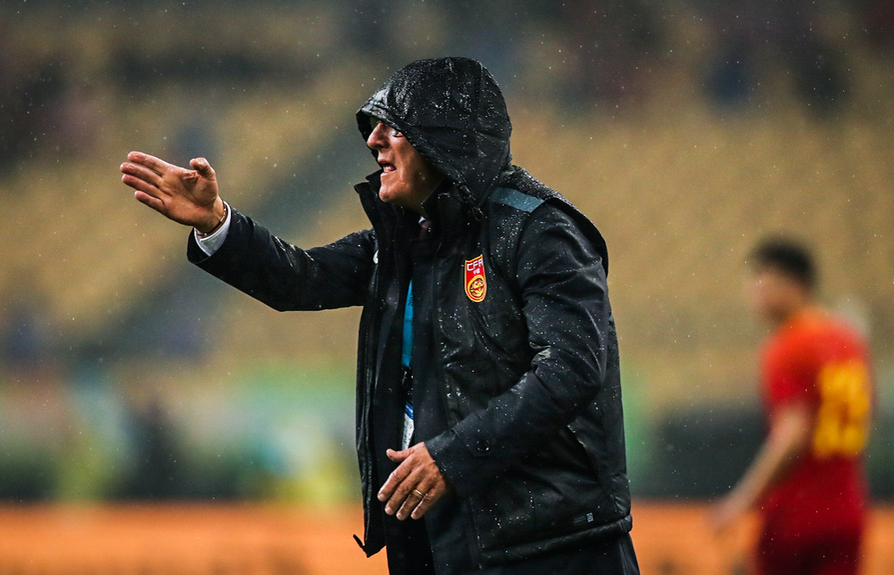 足球锋无力,2019cba国足