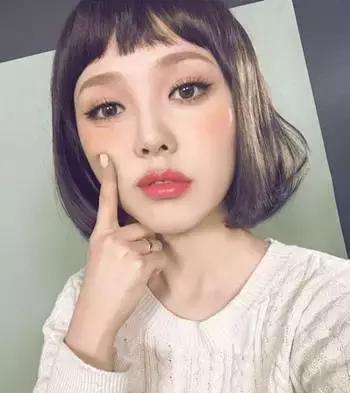 眼周有细纹用什么眼霜好用,护理眼周先用眼精华还是先用眼霜