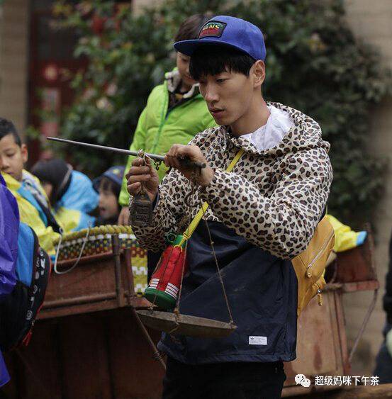 象印和虎牌保温杯哪个好,杯具熊和象印虎牌对比