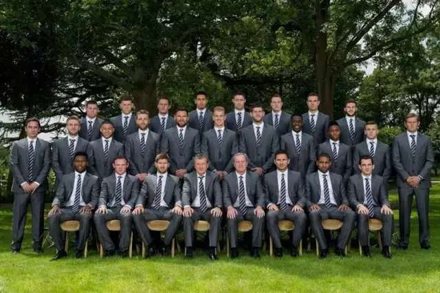 踢足球是真的帅,足球运动员帅气西装照