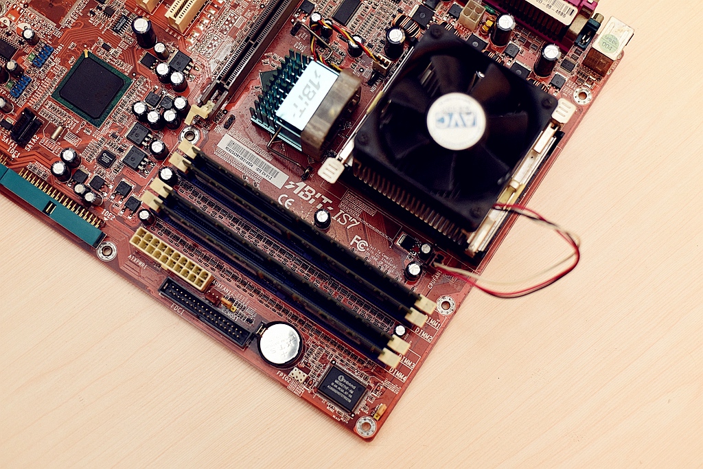 intel90年代,intel是电脑老牌子吗