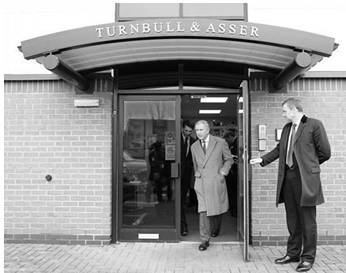 靠奢侈品建立自信吗,靠奢侈品赚钱吗