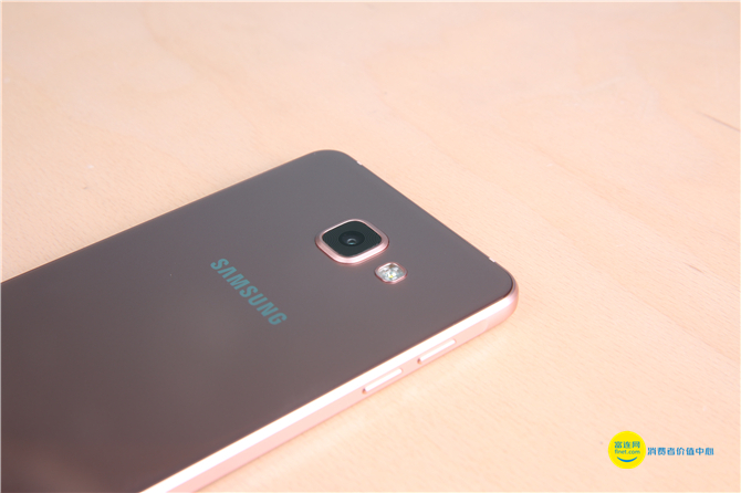 三星galaxya72018刷新率多少,三星galaxya72016版多少钱