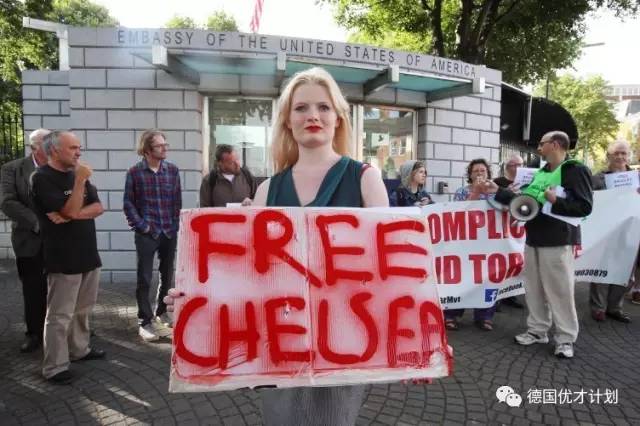 她是世界最牛变性人，*诺斯**登的前辈，奥巴马最后一刻为她发特赦令