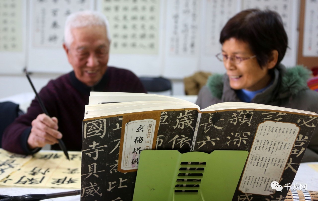 北京80岁老人补贴100元如何领取,北京市60岁以上老人有哪些福利