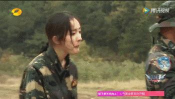 将近32岁的杨幂依旧少女感十足,杨幂晒自拍秀少女感不服输