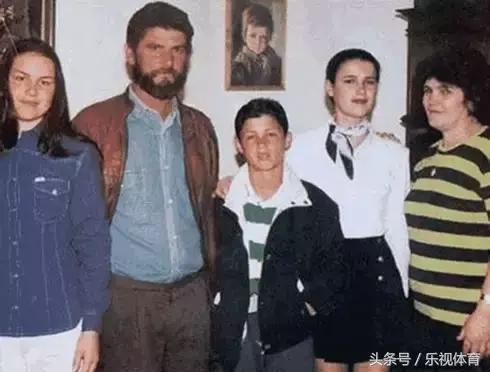 世界足球先生c罗身价,世界足球先生c罗2016年