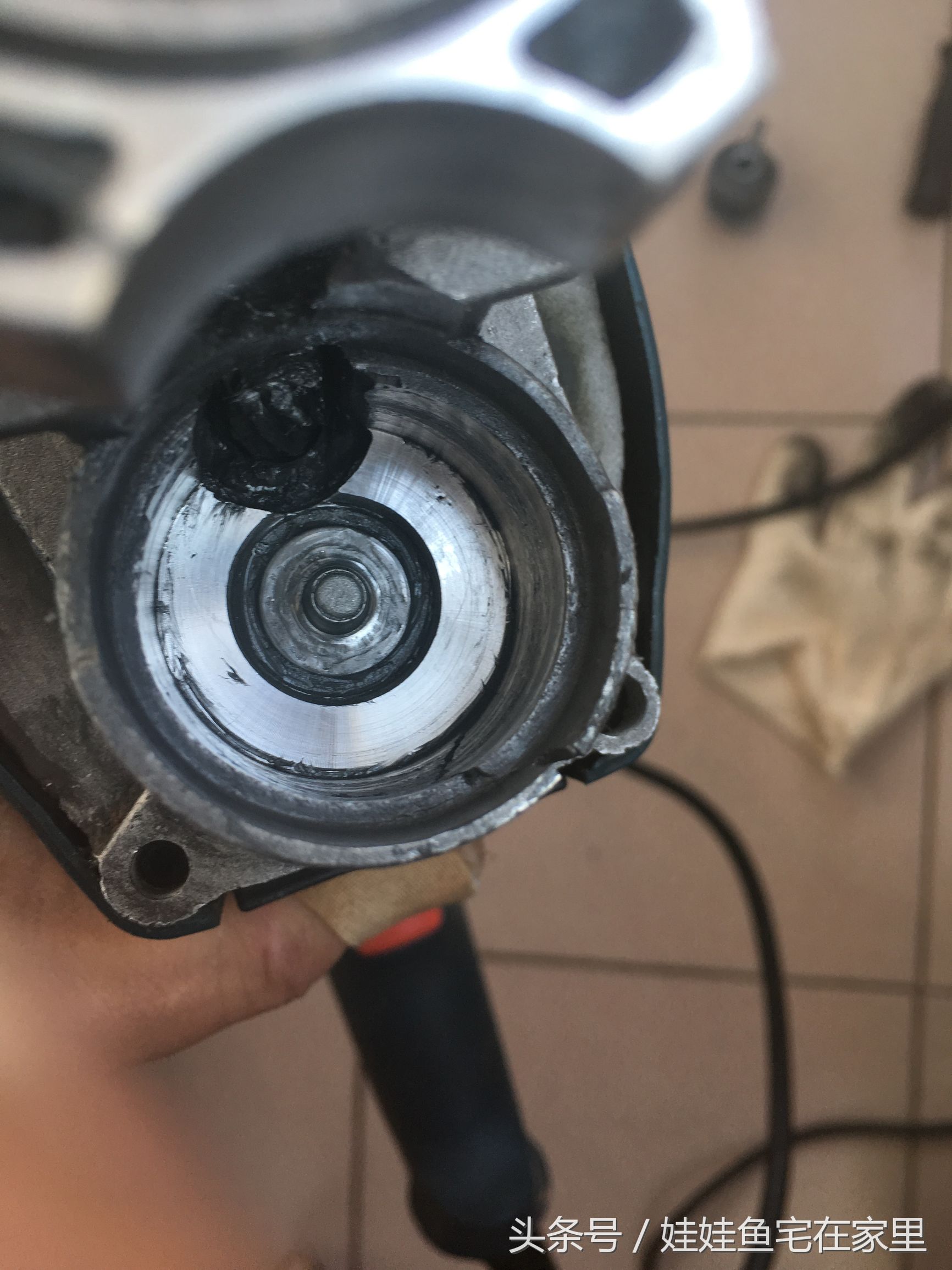 高仿博世轻型电锤全部拆解视频,正品博世电锤28d与高仿区别图片