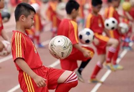 中国足球队备战世界杯预选赛,中国足球进步要慢慢来