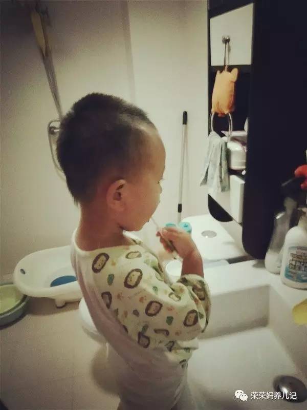 盘点李*荣大**的牙刷军团！其实吧，牙刷并不是重点，怎么刷才是！