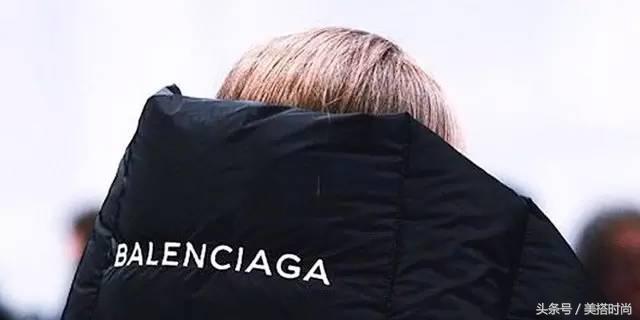 改变了以往羽绒服臃肿的缺点,穿起来显胖的长款羽绒服