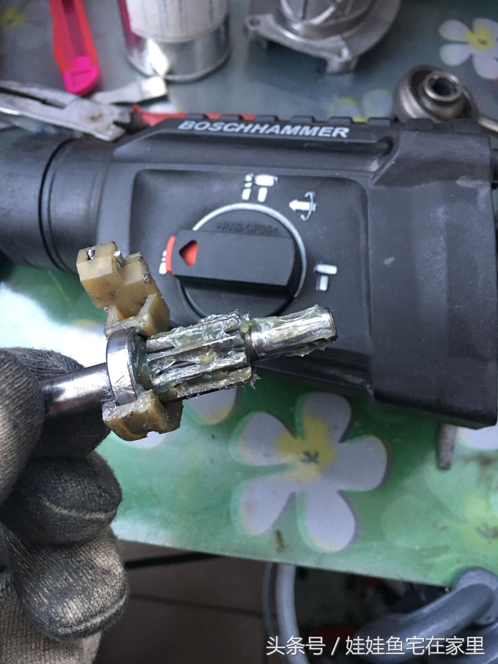 18v博世电锤锂电池组装视频,博世电锤机头维修