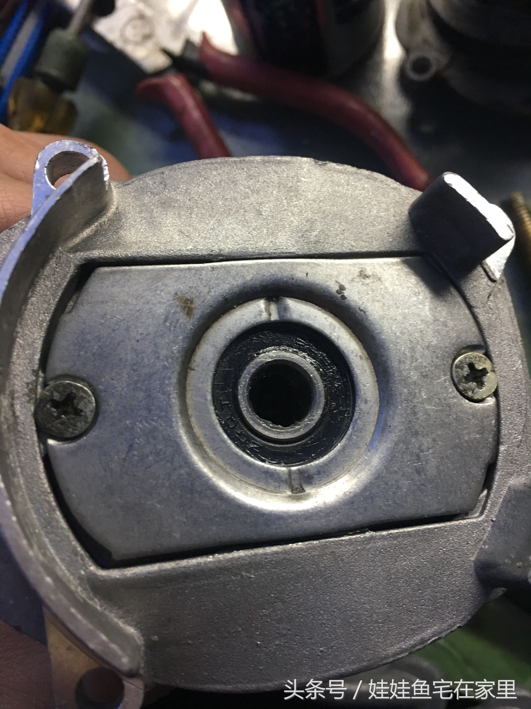 18v博世电锤锂电池组装视频,博世电锤机头维修