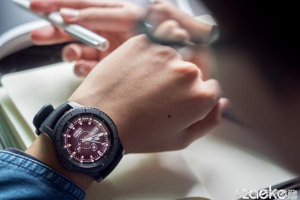 三星手表gears3现在还值得买不,三星手表gears3经典版开箱