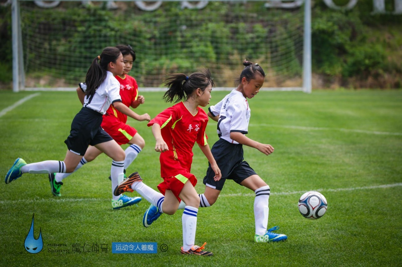 足球女孩反差转场,定格女生版