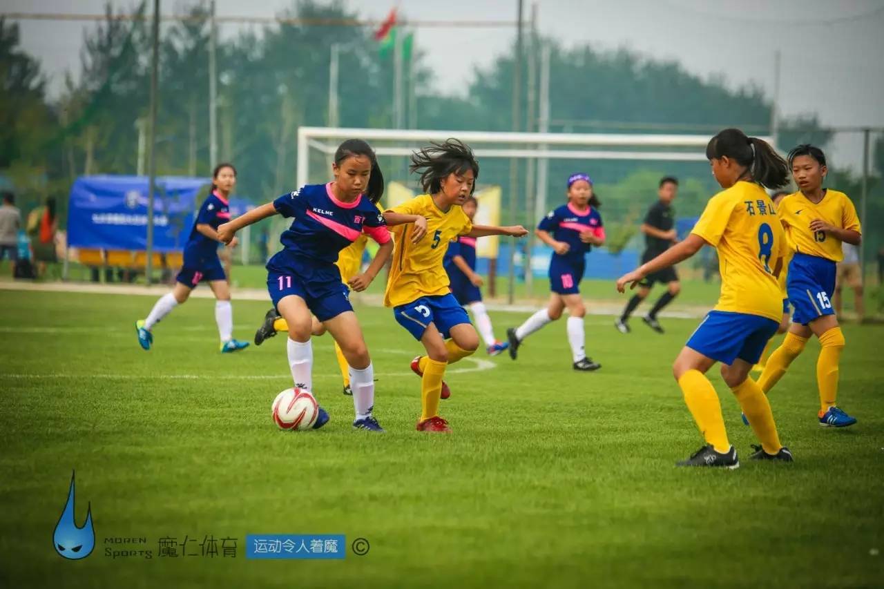 足球女孩反差转场,定格女生版
