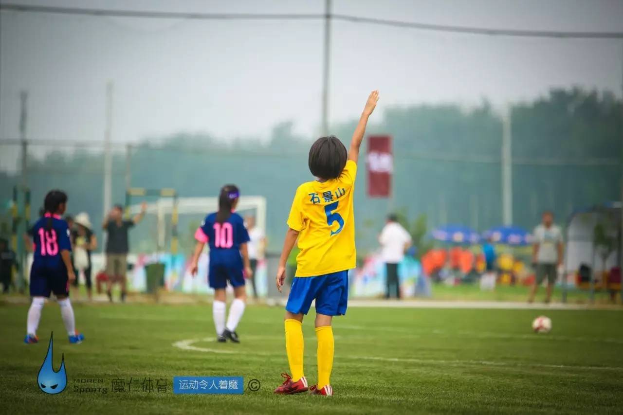 足球女孩反差转场,定格女生版