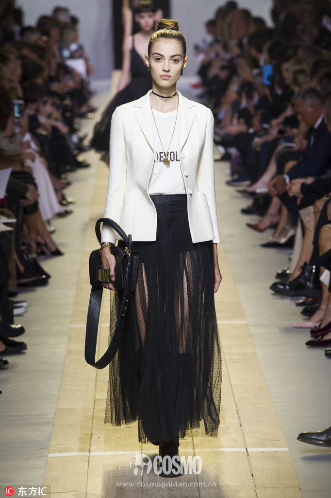 我对你大衣内搭有个建议，不知当讲不当讲