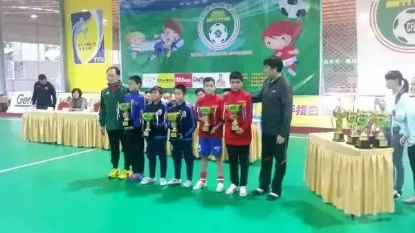 喜报体育健儿再传佳绩,喜报我校足球队再创佳绩